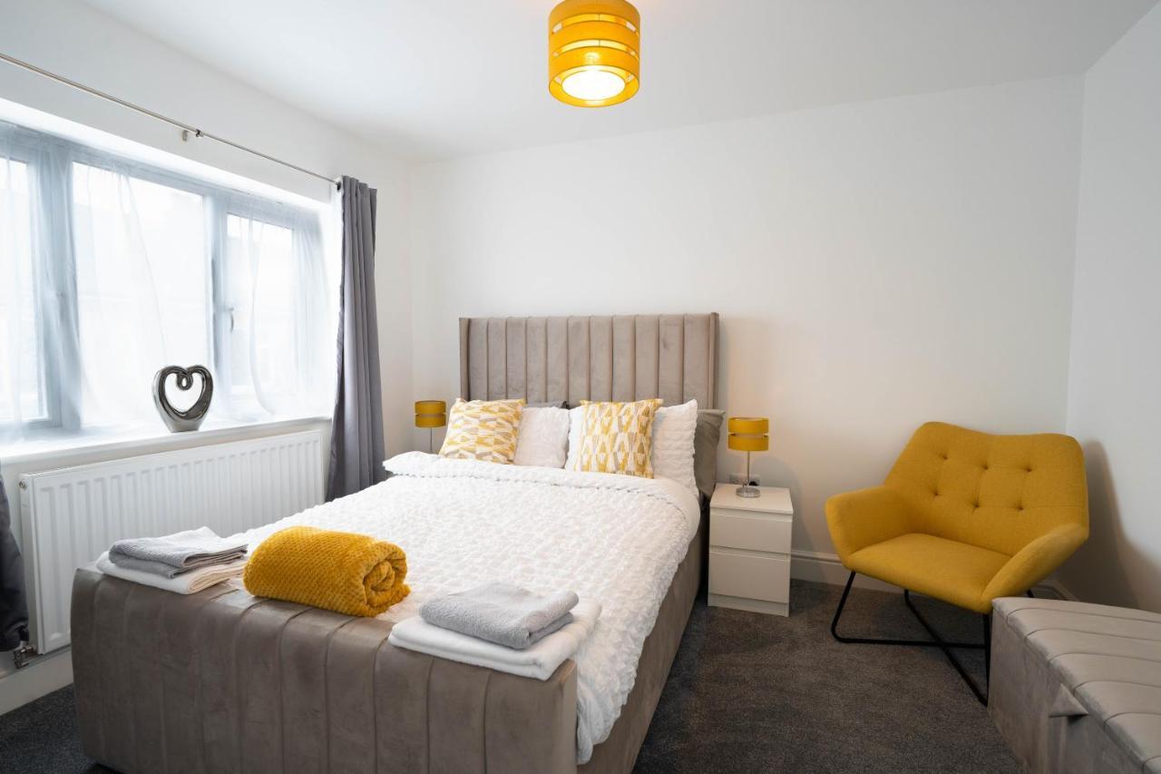 Entire Modern Home With Private Parking For 6/8 Persons Вёксоп Экстерьер фото