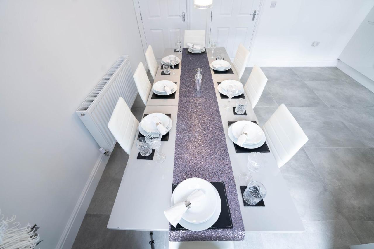 Entire Modern Home With Private Parking For 6/8 Persons Вёксоп Экстерьер фото