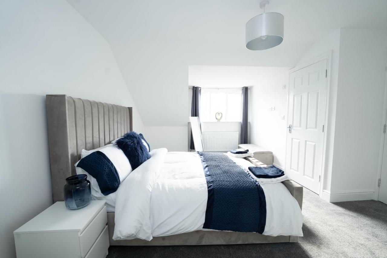 Entire Modern Home With Private Parking For 6/8 Persons Вёксоп Экстерьер фото