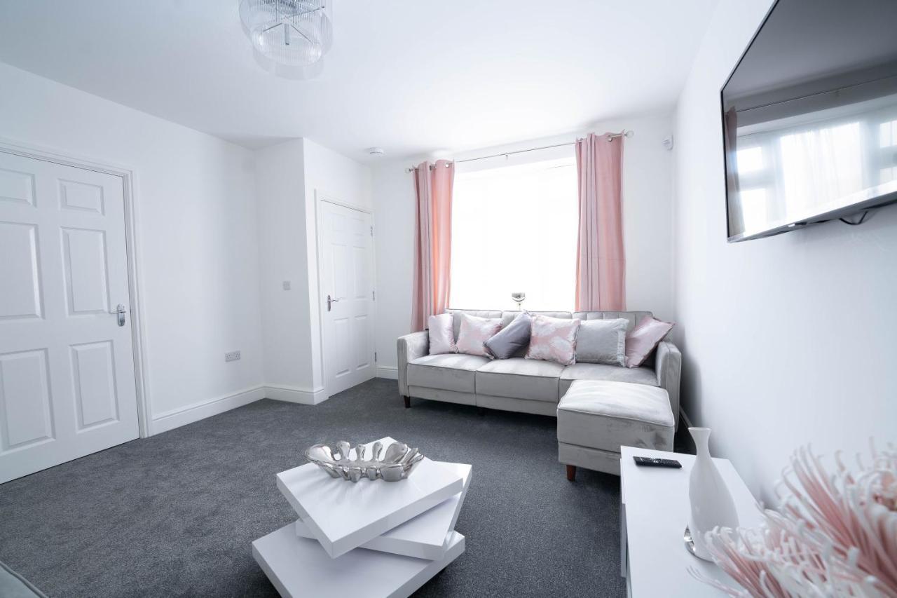 Entire Modern Home With Private Parking For 6/8 Persons Вёксоп Экстерьер фото