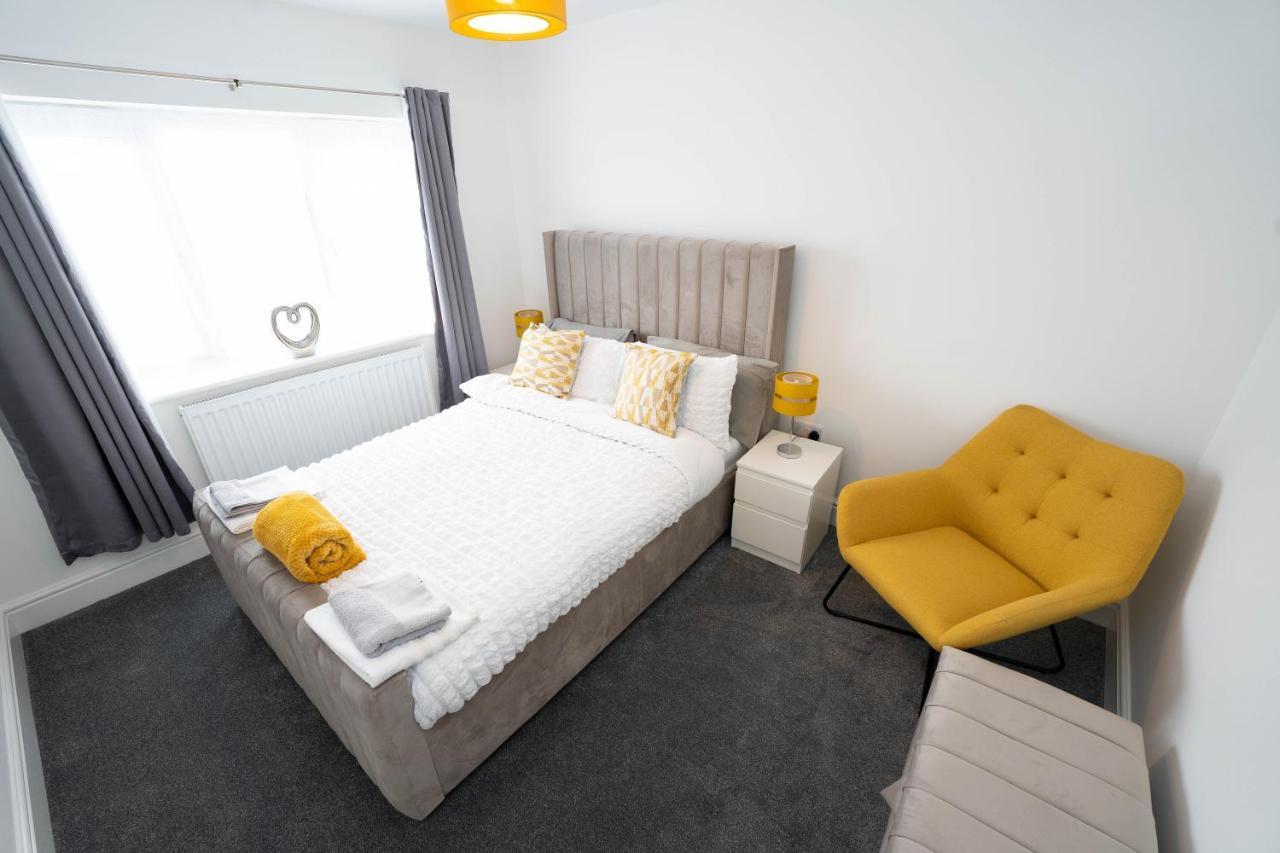 Entire Modern Home With Private Parking For 6/8 Persons Вёксоп Экстерьер фото