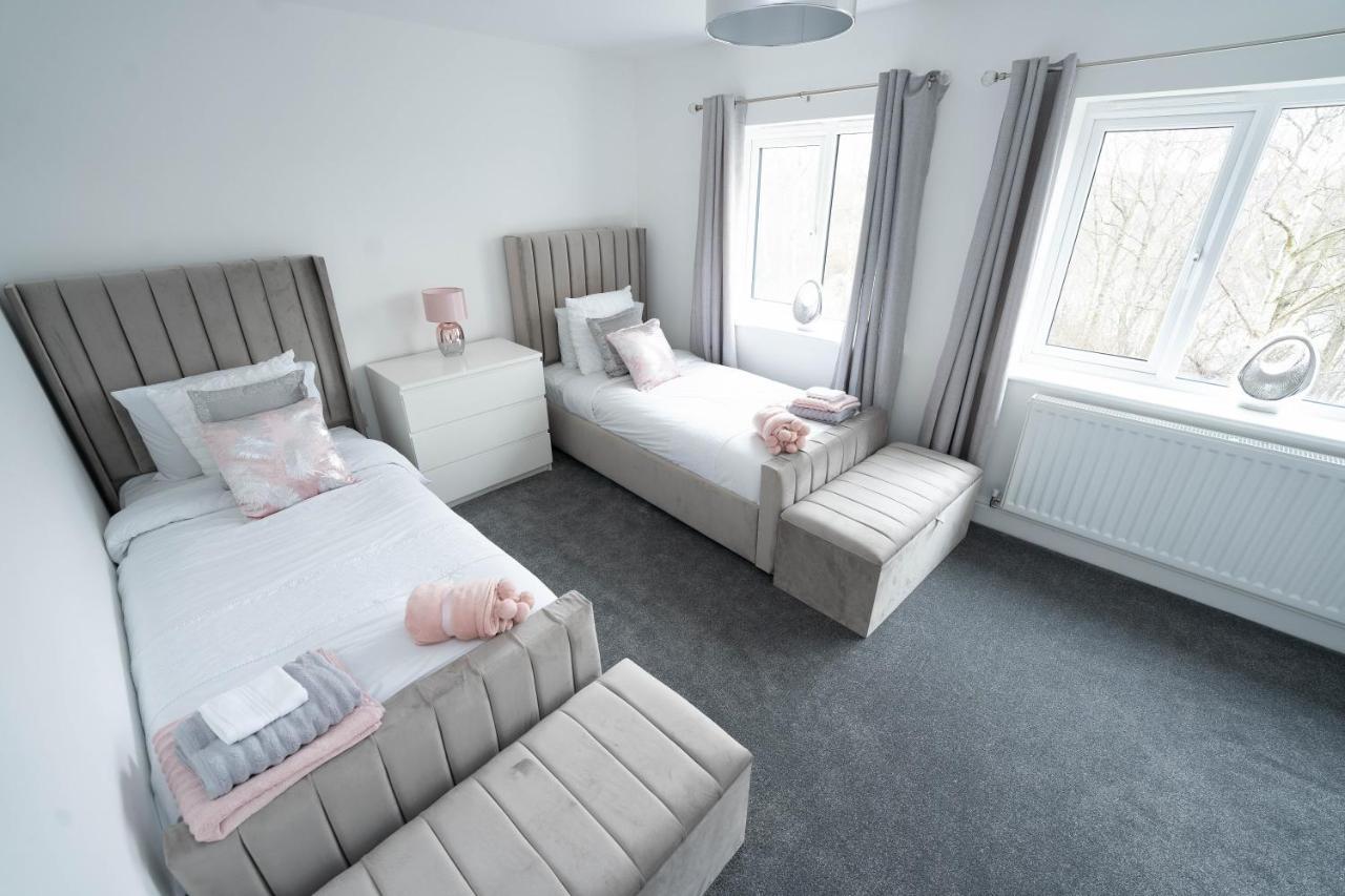 Entire Modern Home With Private Parking For 6/8 Persons Вёксоп Экстерьер фото